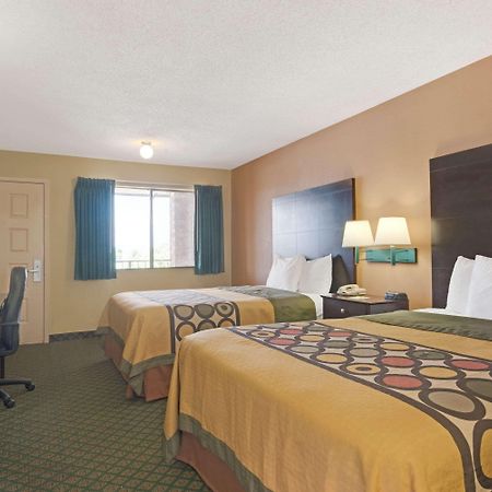 Super 8 By Wyndham Universal City Buitenkant foto