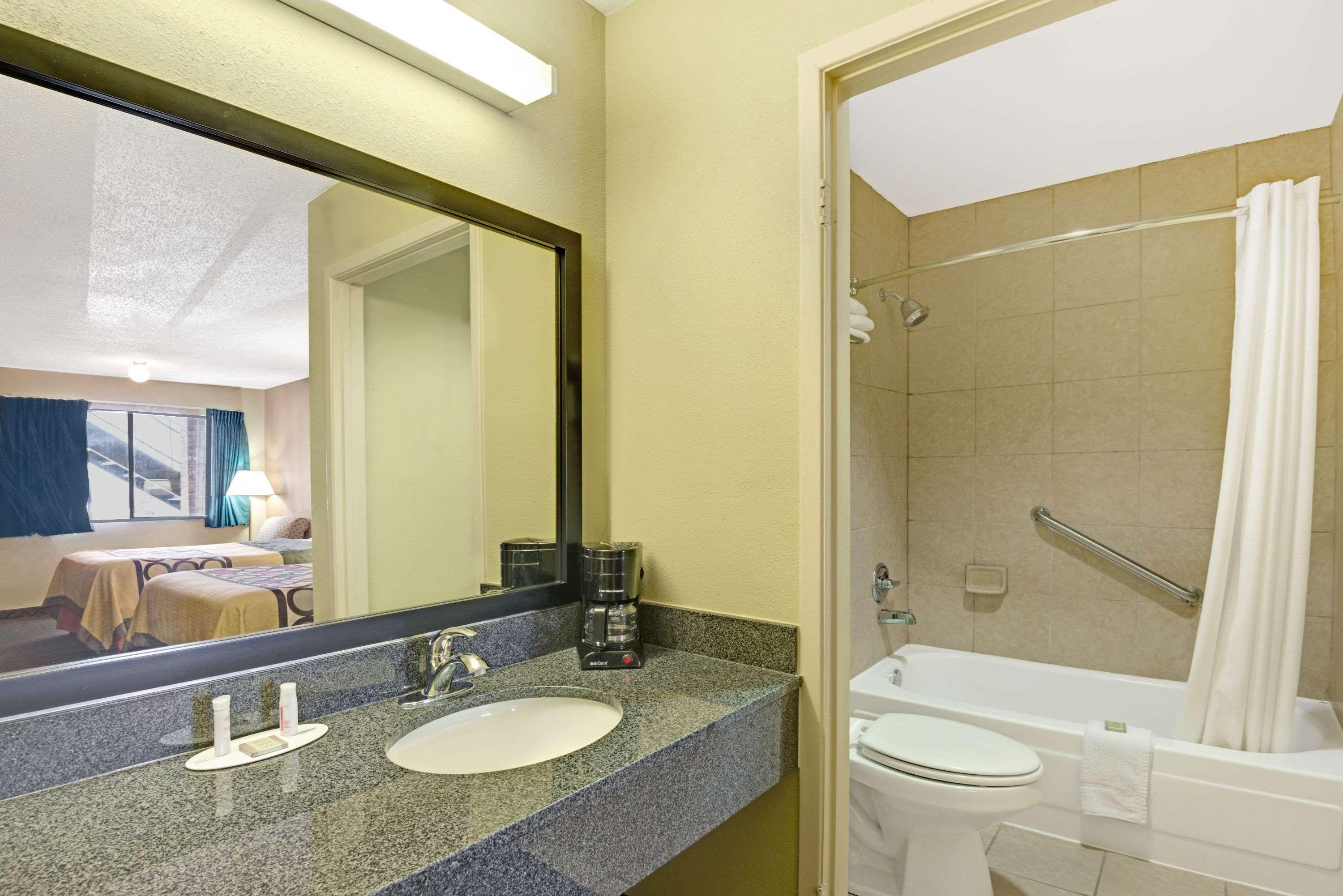 Super 8 By Wyndham Universal City Buitenkant foto