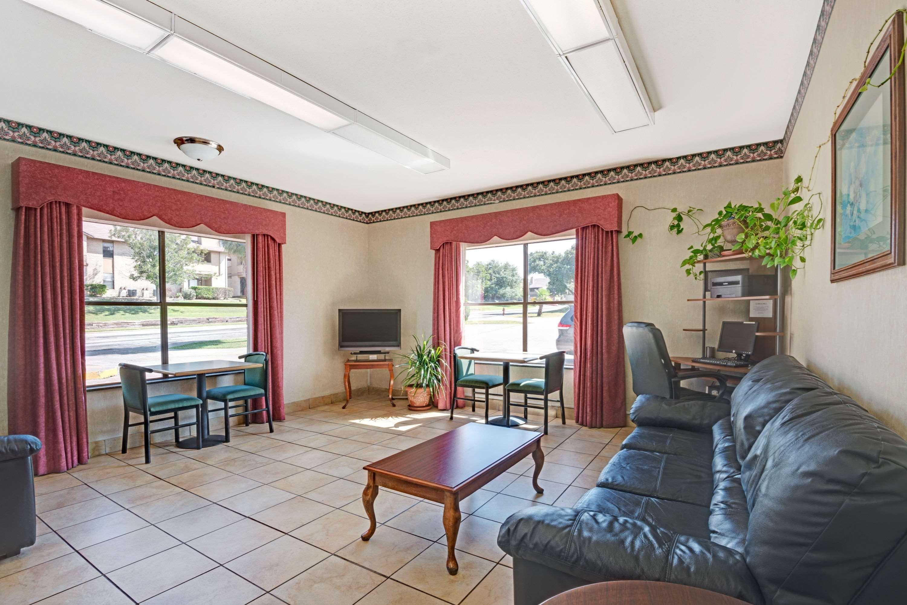 Super 8 By Wyndham Universal City Buitenkant foto