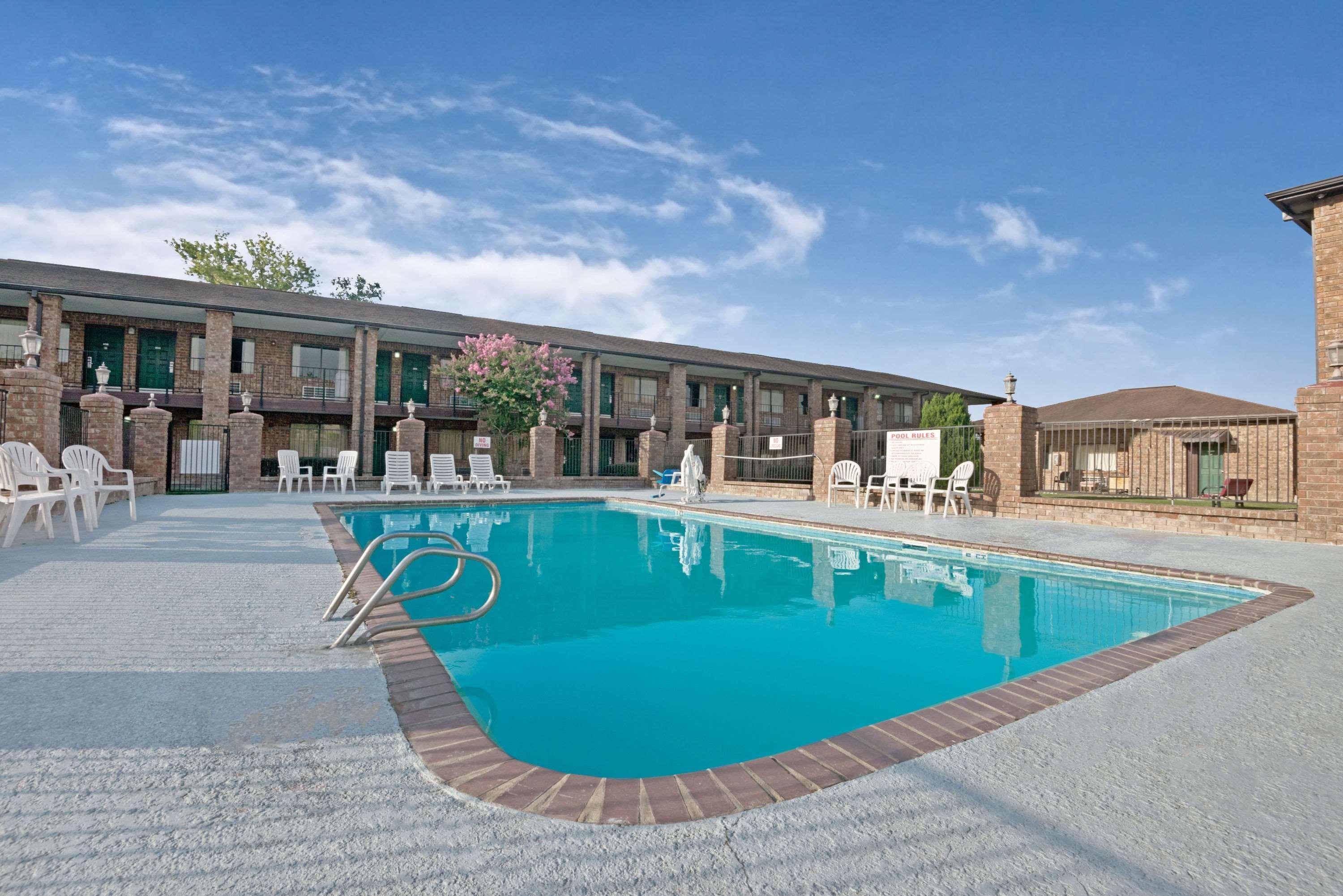 Super 8 By Wyndham Universal City Buitenkant foto
