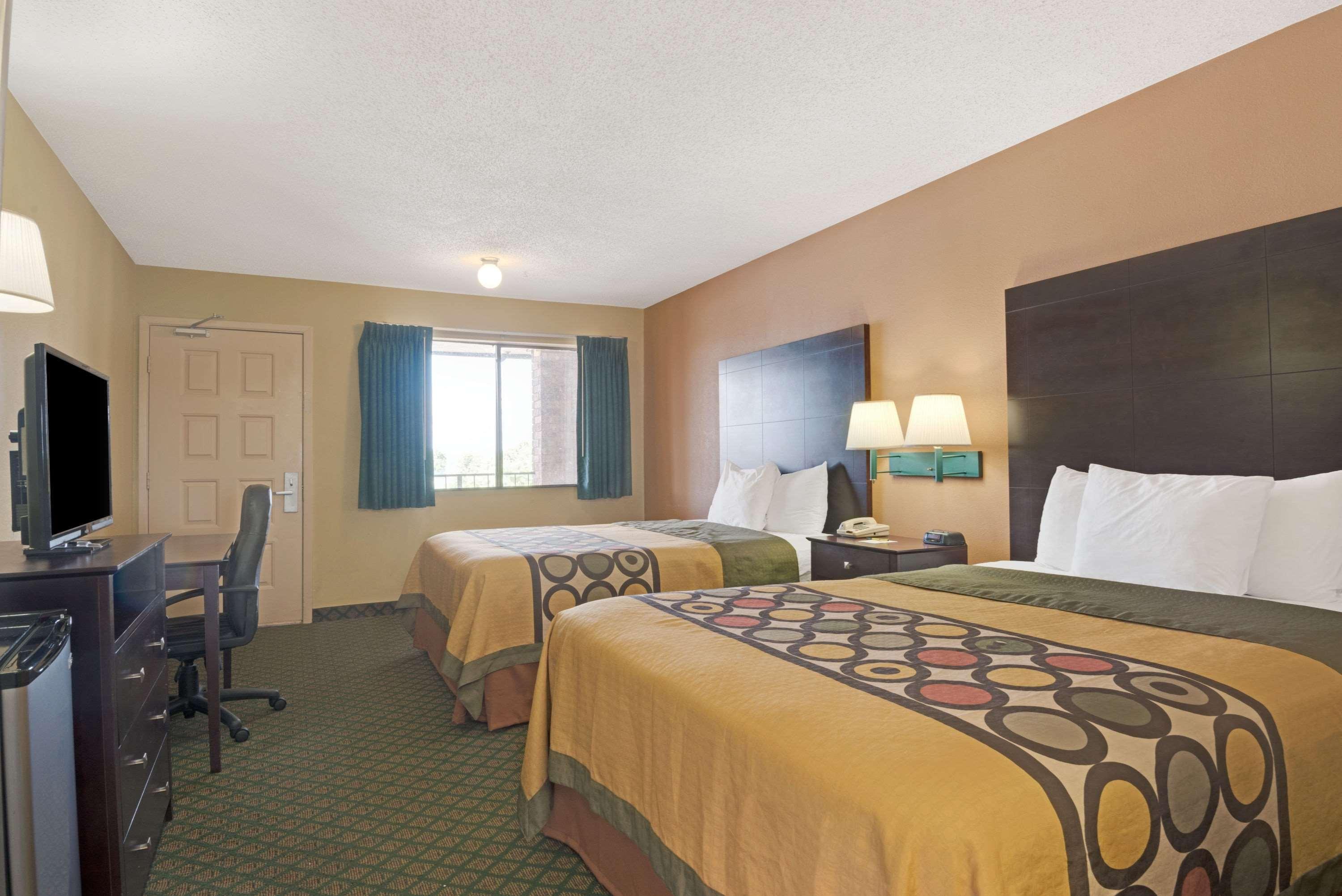 Super 8 By Wyndham Universal City Buitenkant foto