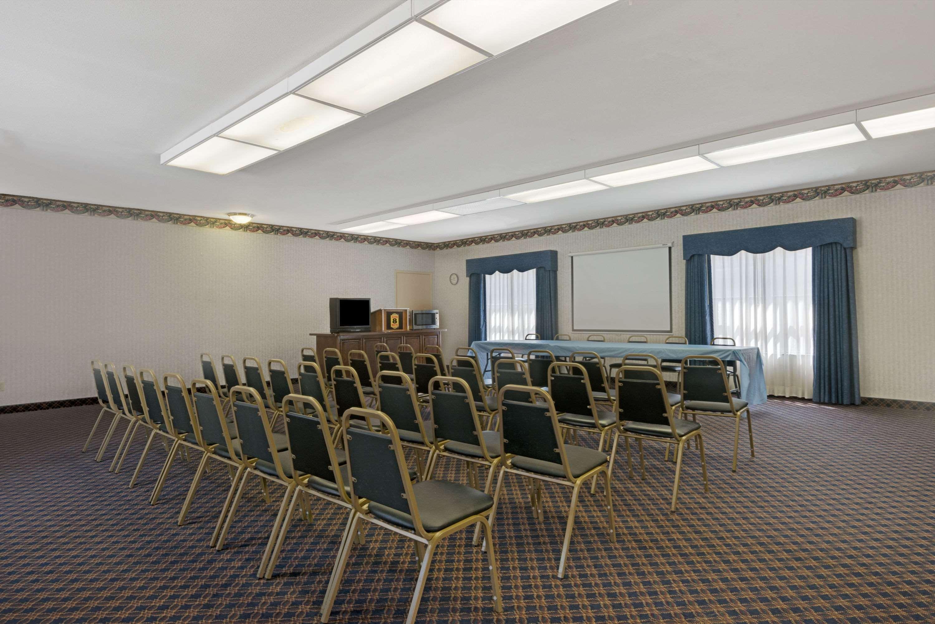 Super 8 By Wyndham Universal City Buitenkant foto